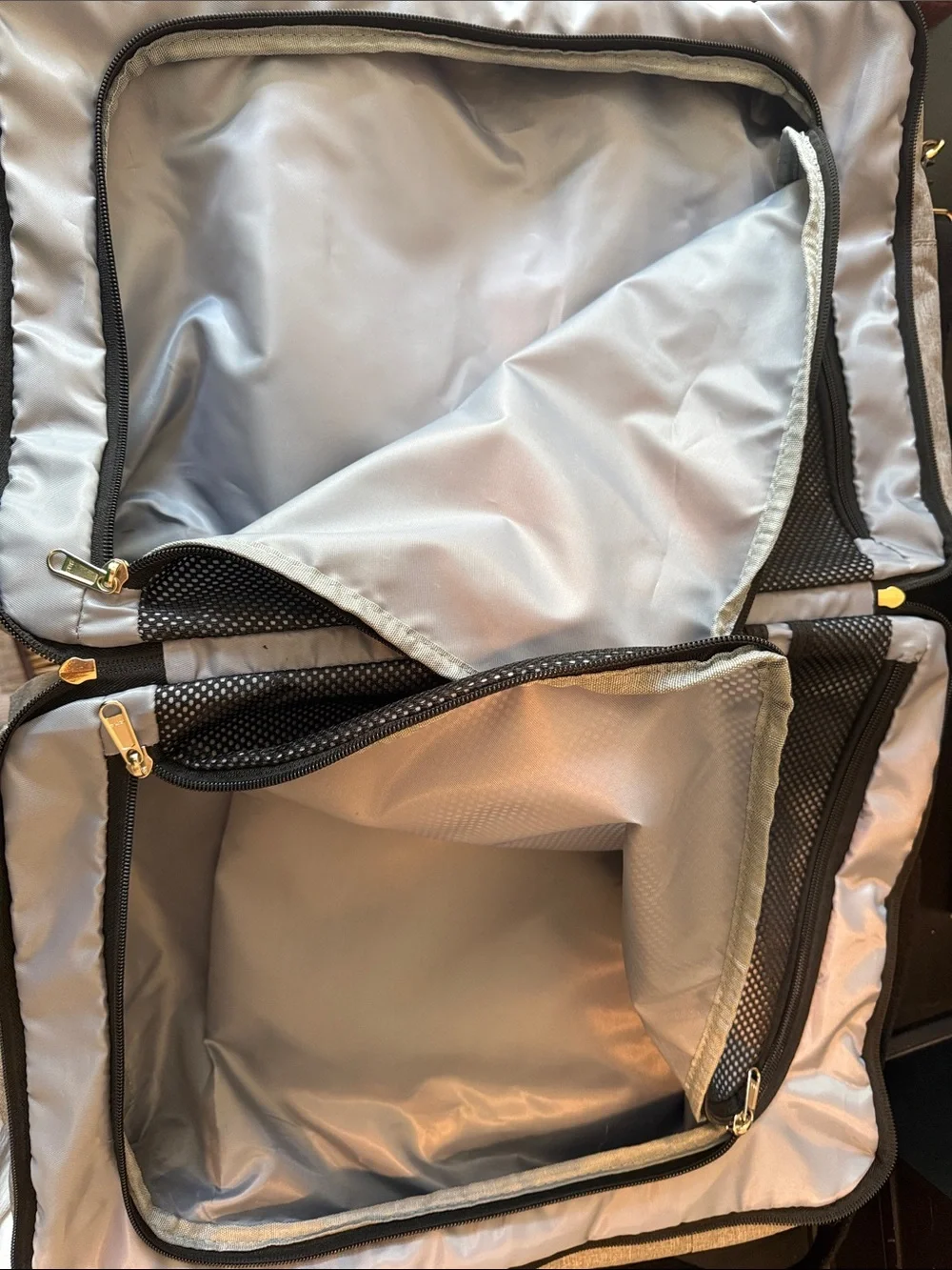 Source Unknown Gray and Black Men’s Duffel Bag with Detachable Strap